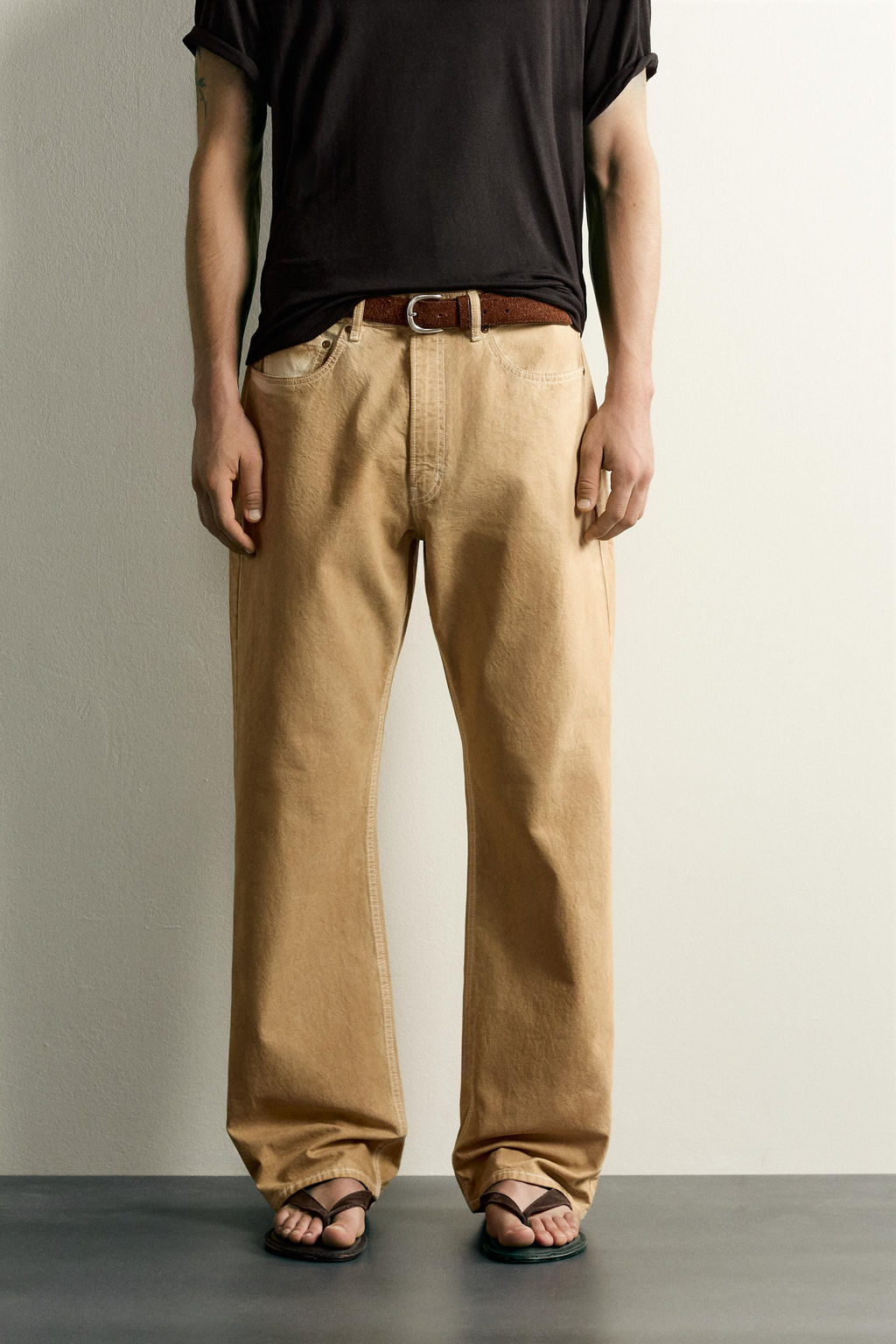 JEANS LOOSE FIT LAVADO IRREGULAR / Ocre - Zara фото 2