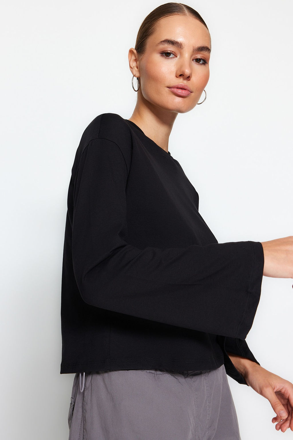 TRENDYOLMILLA Siyah Premium Ispanyol Kol Bisiklet Yaka Regular/Normal Kal?p Orme T-Shirt TWOAW24TS00008 фото 3