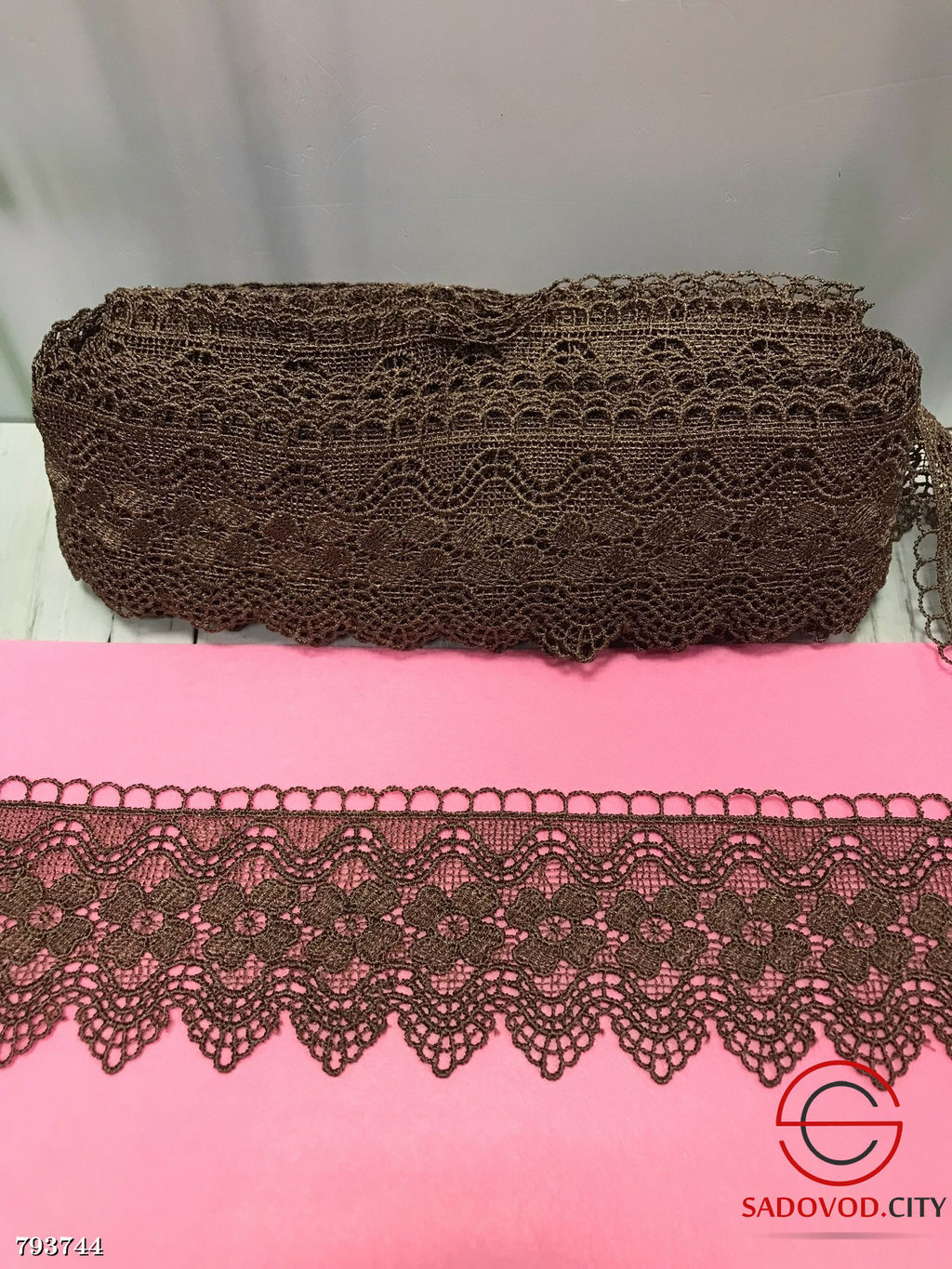 Кружево гипюровое, ширина 7 см, длина 13,5 метров.