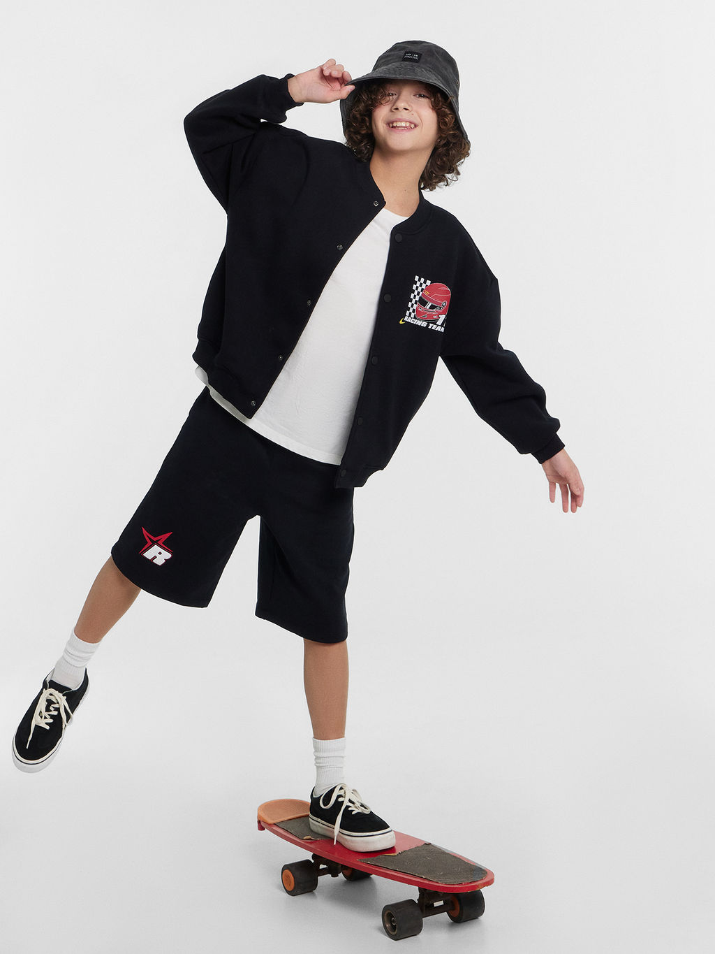 Шорты для мальчиков черные с принтом