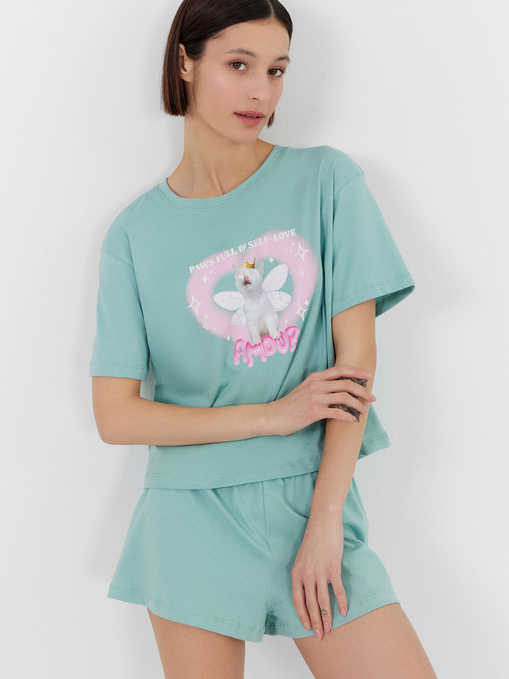 Пижама женская с принтом и надписью AMOUR пыльная бирюза +печать 592536 - Mark formelle фото 8