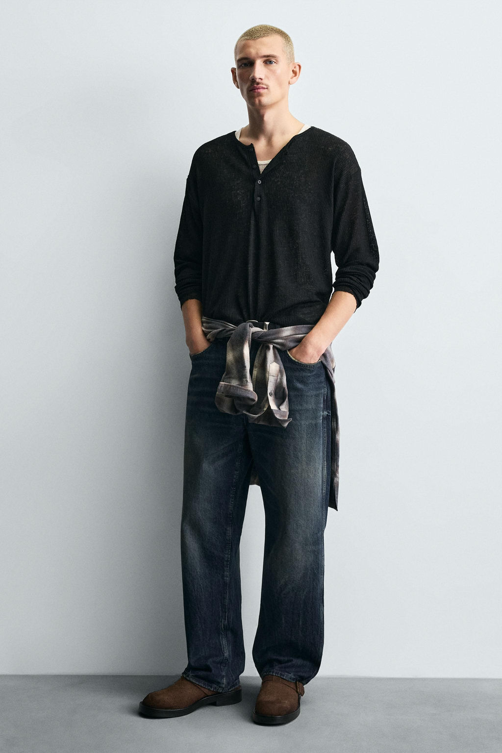 LEATHER CLOGS WITH BUCKLE