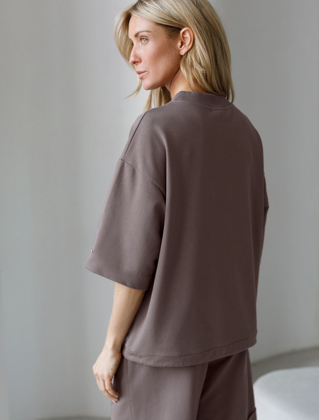 Футболка из эластичного футера с авторским принтом - Vilatte фото 4