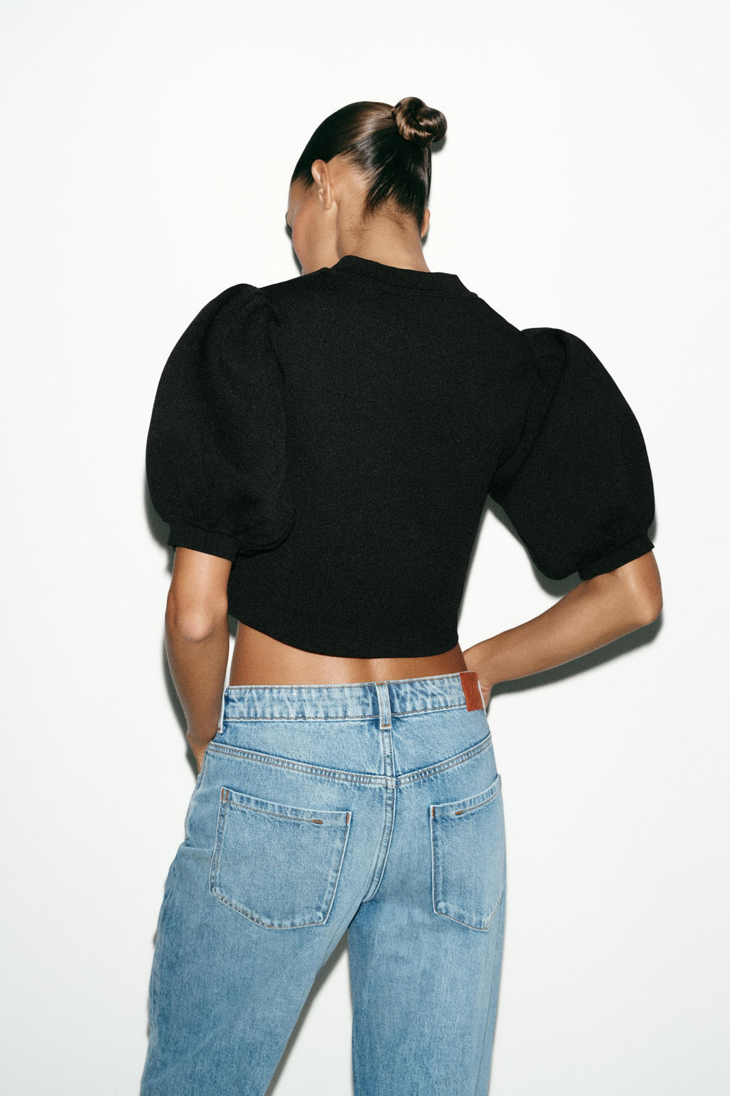 TOP PUNTO MANGA ABULLONADA / Negro - Zara фото 5