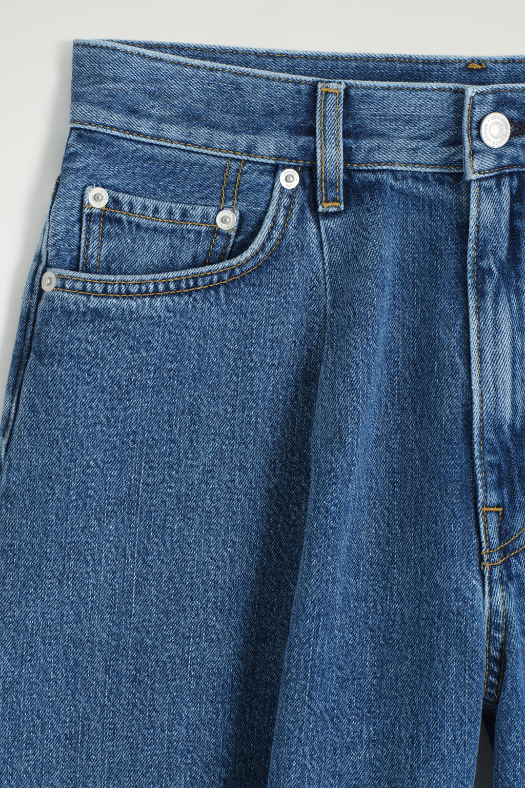 BERMUDAS VAQUERAS CON DETALLE DE PINZAS - H&m фото 2