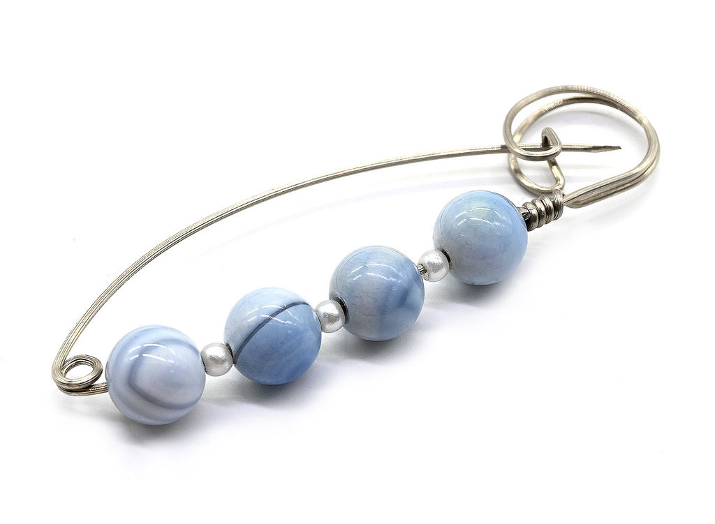 Брошь-булавка от сглаза с агатом голубым (сапфирин) 60*20мм.