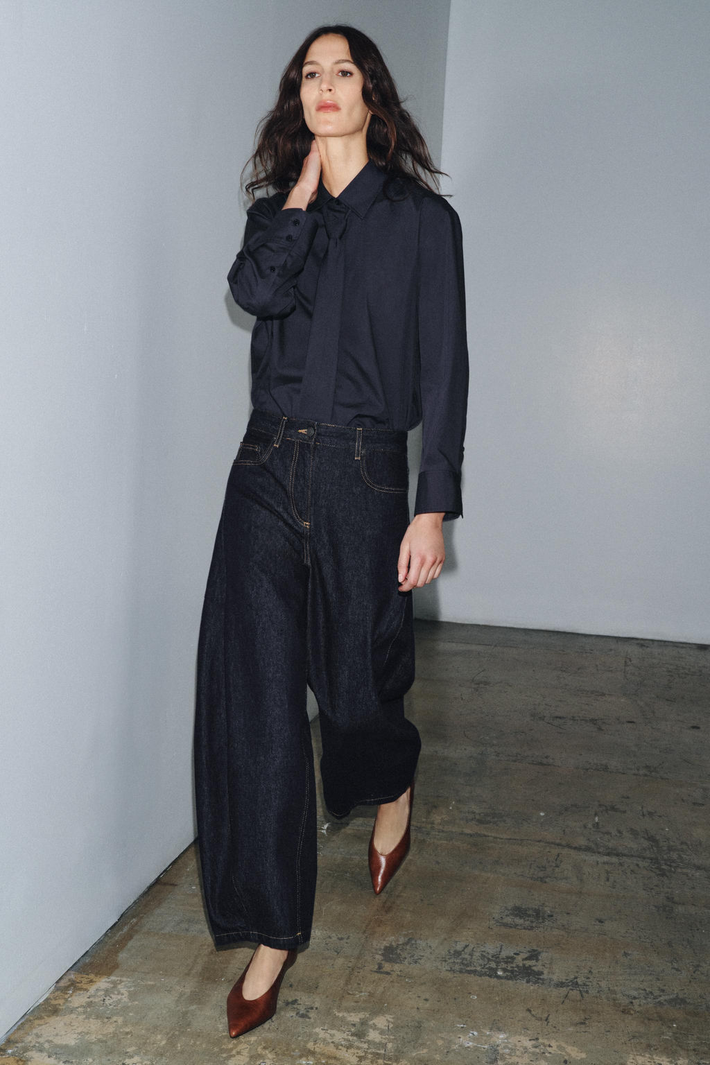 ZW COLLECTION ANKLE BALLOON MID-WAIST JEANS - Zara фото 4