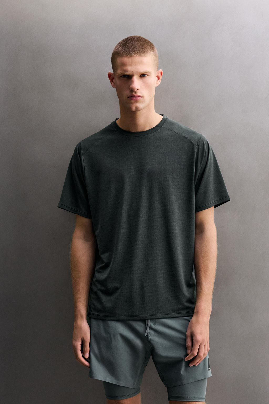 CAMISETA T?CNICA ESTRUCTURA / gris antracita - Zara фото 2