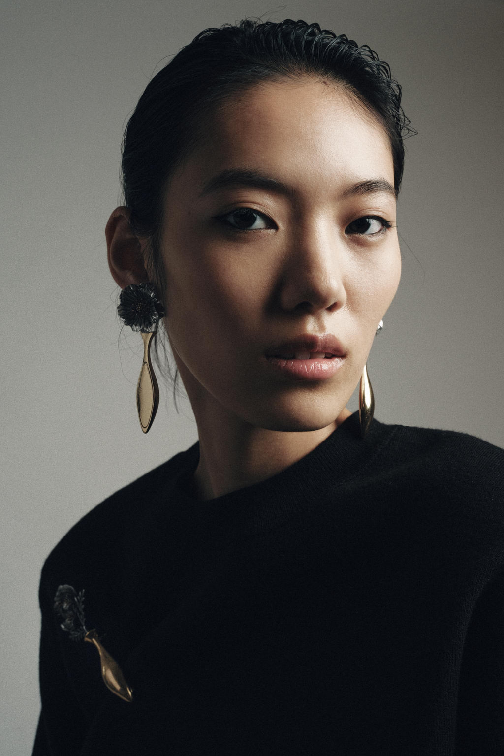 CONTRAST FLOWER BROOCH