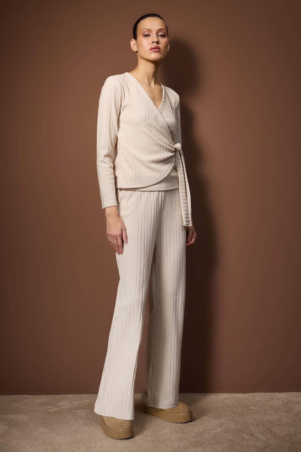 Bej Kruvaze Baglama Detayl? Fitilli Orme Pijama Tak?m? THMAW26PT00225 - Trendyolmilla фото 2