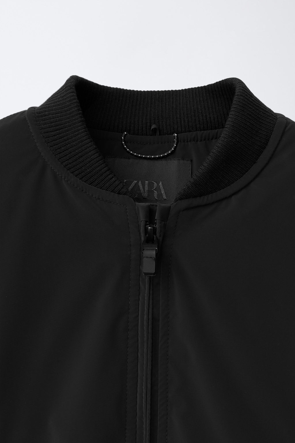 CAZADORA BOMBER ENGOMADA CAPUCHA FELPA DESMONTABLE / Negro - Zara фото 6
