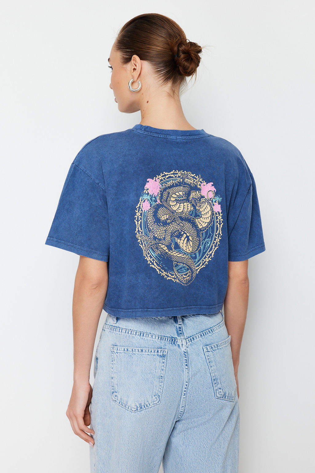 TRENDYOLMILLA Antrasit %100 Pamuk Soluk Efektli S?rt Bask?l? Relaxed Crop Orme T-Shirt TWOSS23TS00116  фото 4