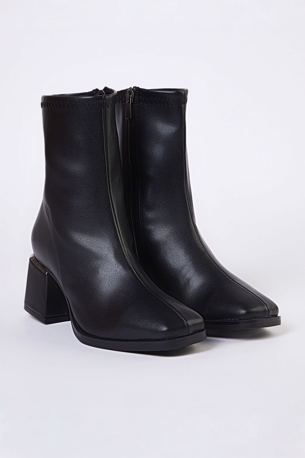 Trendyol Shoes Siyah Metal Aksesuarl? Fermuarl? Blok Topuklu Kad?n Bot TAKAW25BO00009 - Trendyolmilla фото 5