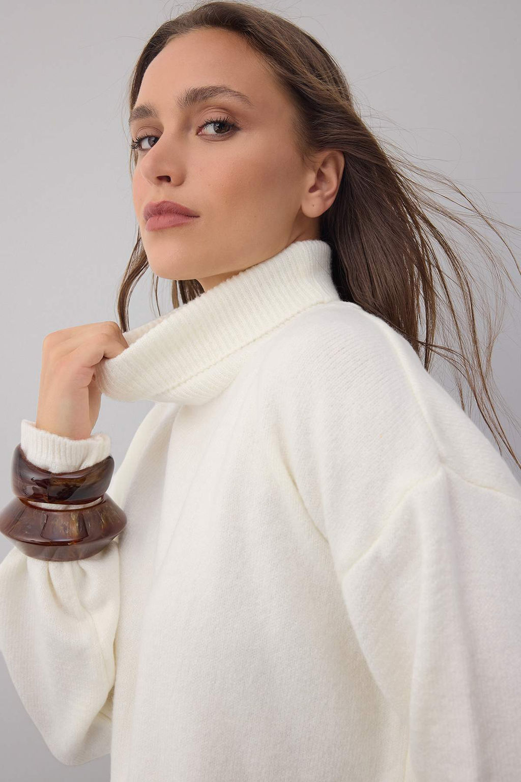 Kahverengi Wardrobe Essentials Genis Kal?p Yumusak Dokulu Crop/K?sa Triko Kazak TWOAW26KZ00113 - Trendyolmilla фото 7