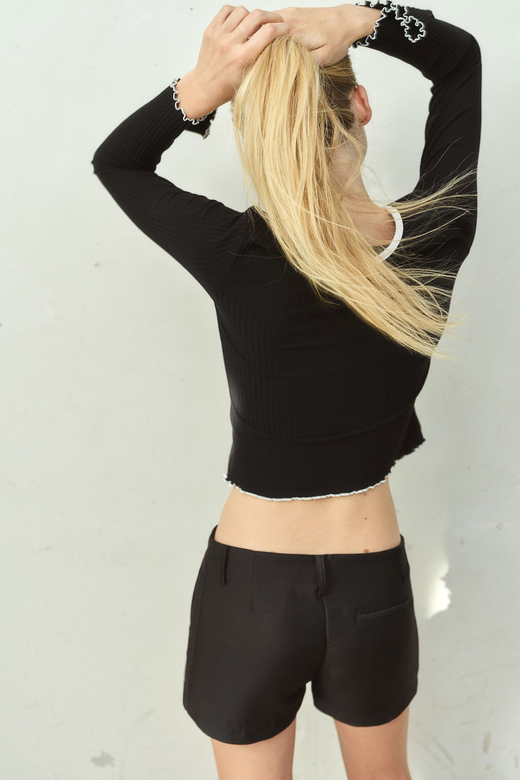 Top de canale con detalles sobrehilados - H&m фото 5