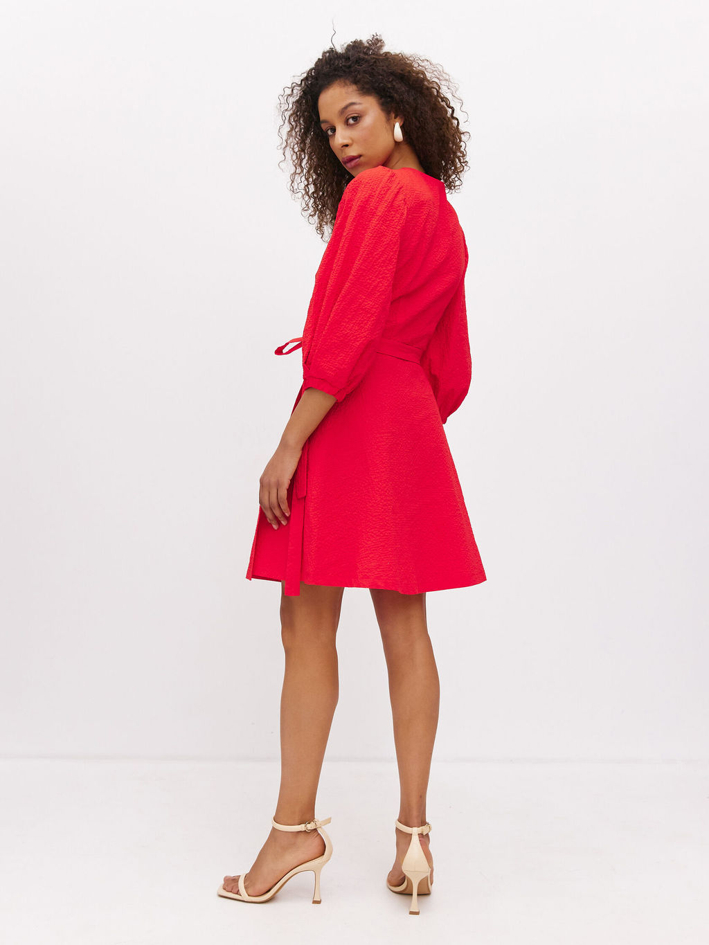 Платье на запах из жатого хлопка - TO BE ONE фото 4