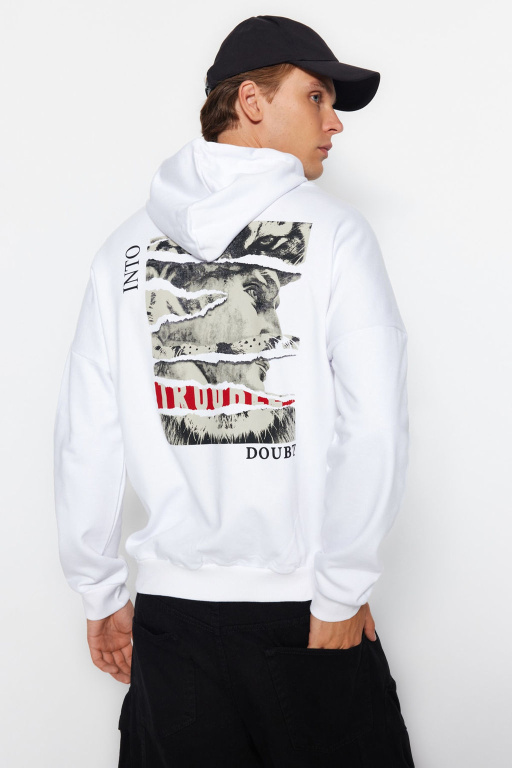 TRENDYOL MAN Siyah Regular/Normal Kesim Bask?l? Kapusonlu Sanatsal Bask?l? Sweatshirt TMNAW20SW0489 - Trendyolmilla фото 14