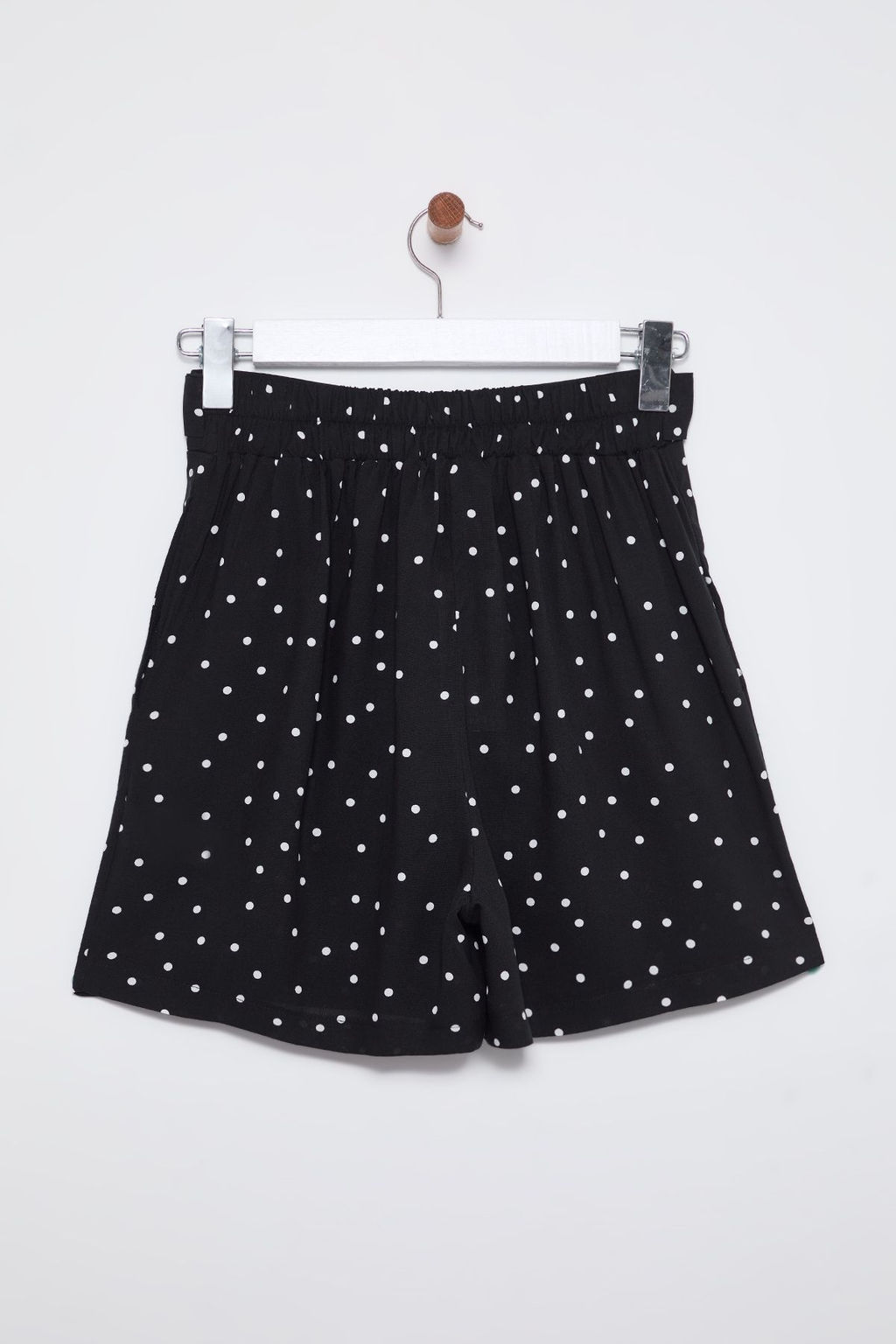 Siyah Rahat Kesim Kusakl? Puantiyeli Sort & Bermuda TWOSS25SR00008