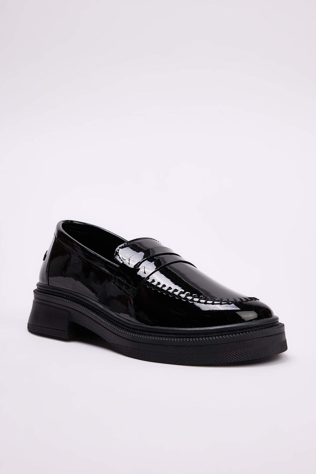 Siyah Rugan Dikis Detayl? Kad?n Loafer Ayakkab? TAKAW26LA00006