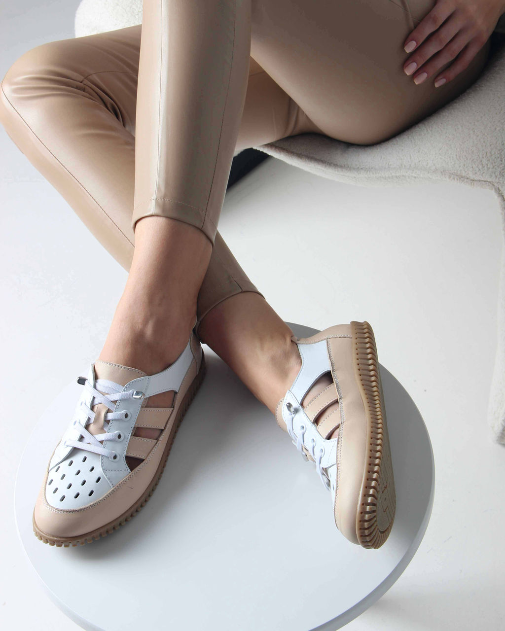 Слипоны 165.8000be. белый-бежевый