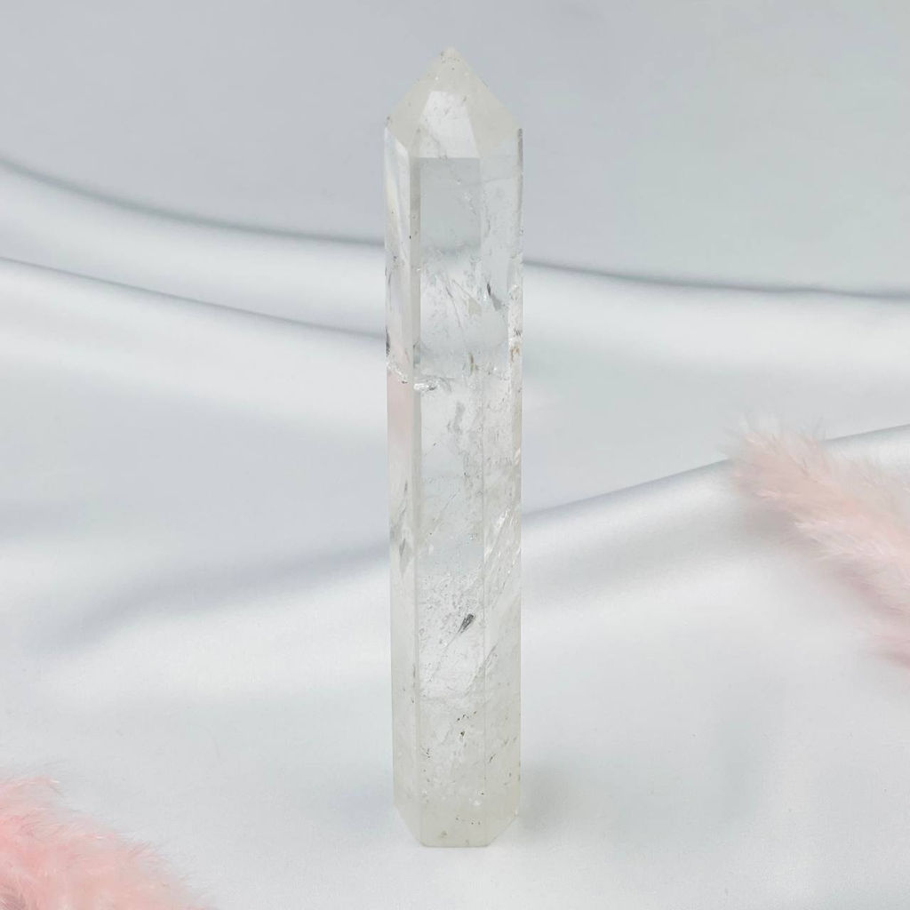 Кристалл из Горного хрусталя на подставке