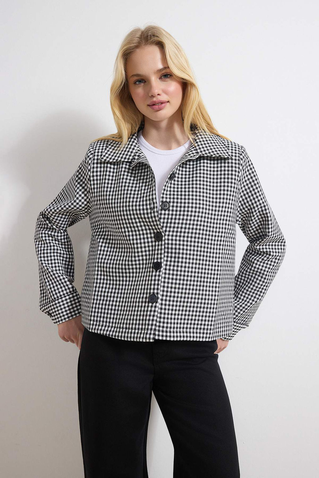 Siyah Beyaz Mini Ekoseli Dugmeli Astarl? Rahat Kal?p Ceket TWOSS26CE00017 - Trendyolmilla фото 2