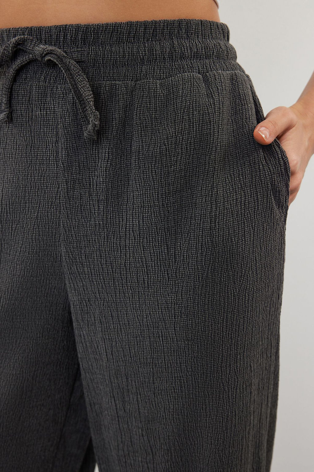 TRENDYOLMILLA Premium Antrasit Wide Leg Esnek Orme Pantolon TWOSS24PL00054 фото 4