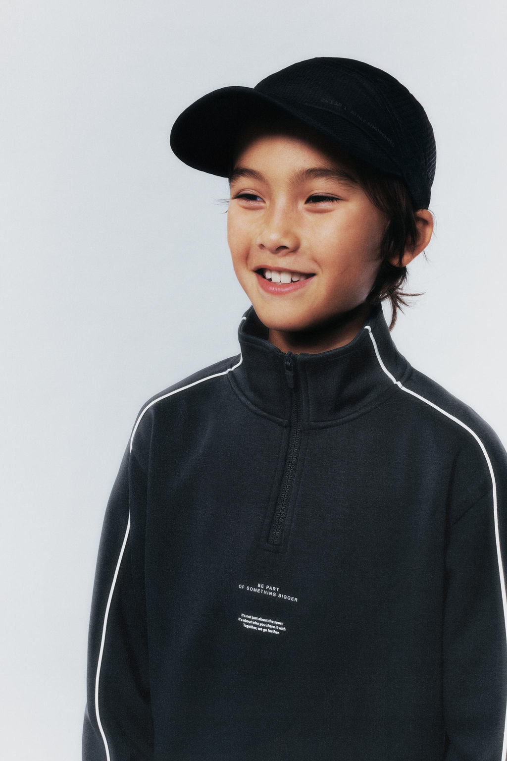 SWEATSHIRT WITH CONTRAST PIPING AND SLOGAN