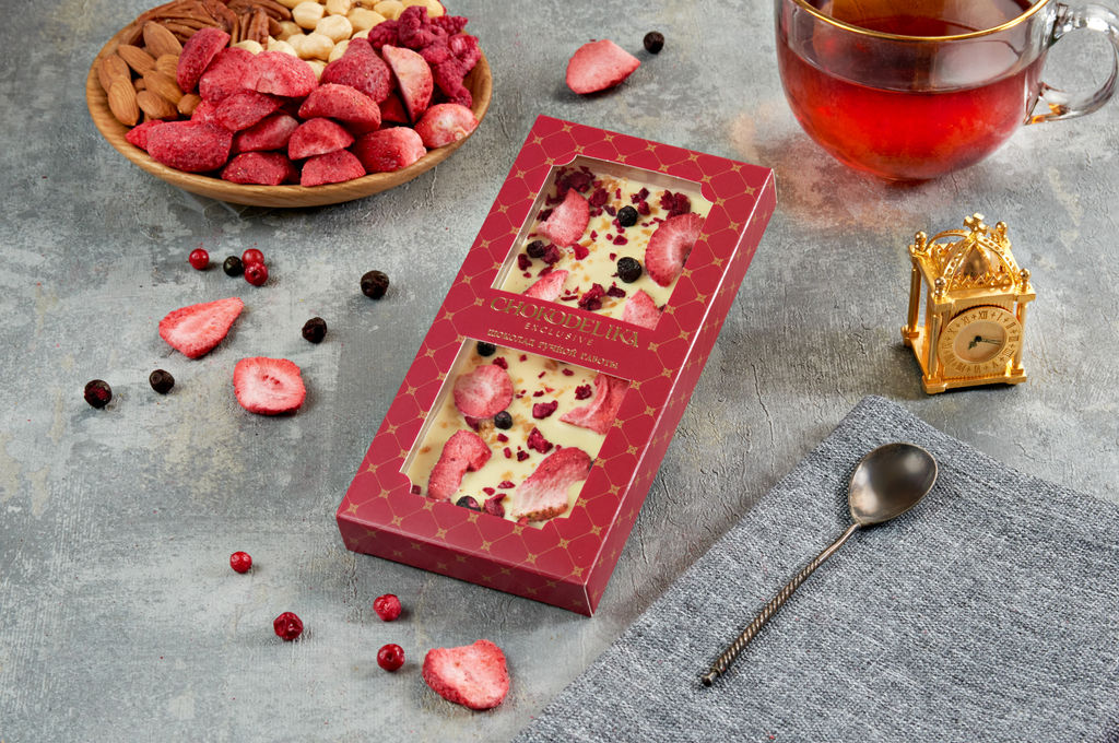 Шоколад белый с украшением Клубника, вишня, карамель 80 гр - Chokodelika фото 4