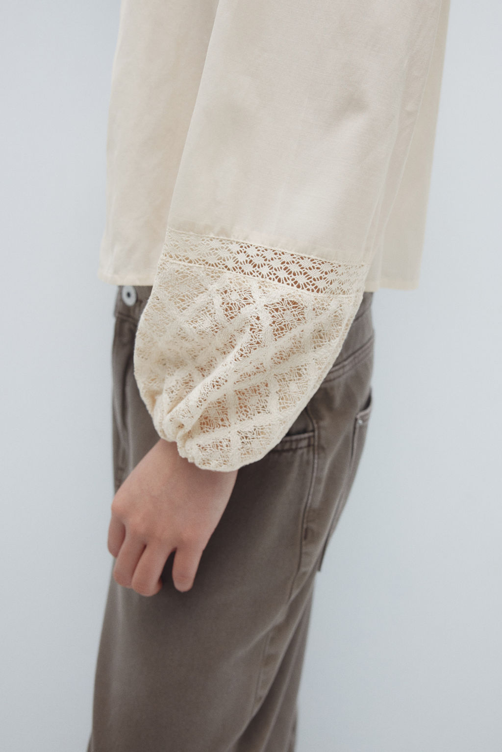 Blusa con detalles de encaje - H&m фото 4
