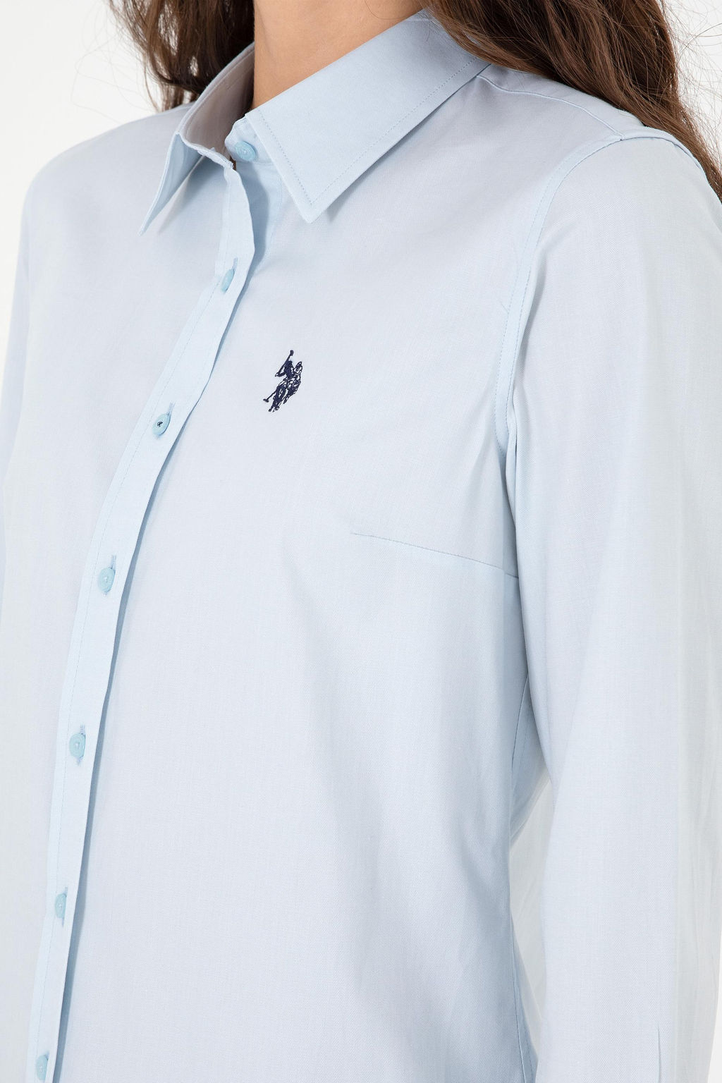 Рубашка женская U.S. Polo Assn с длинным рукавом голубая из хлопка и эластана  фото 14