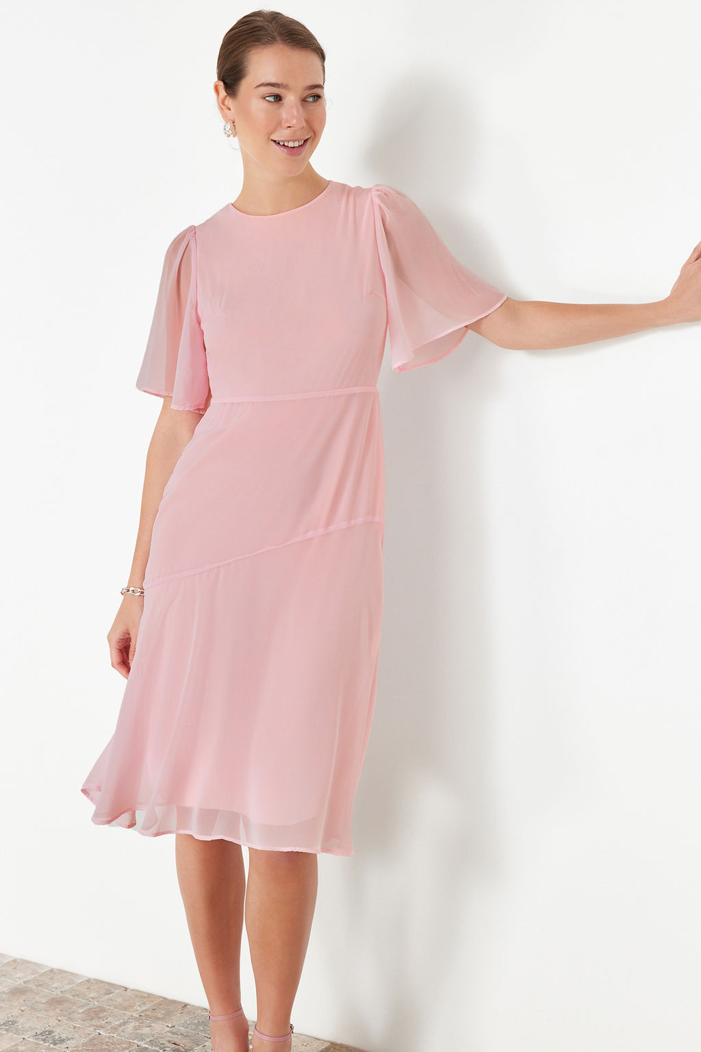 Pudra Etegi Volanl? A Kesim Sifon Midi Astarl? Dokuma Elbise TWOSS22EL00733