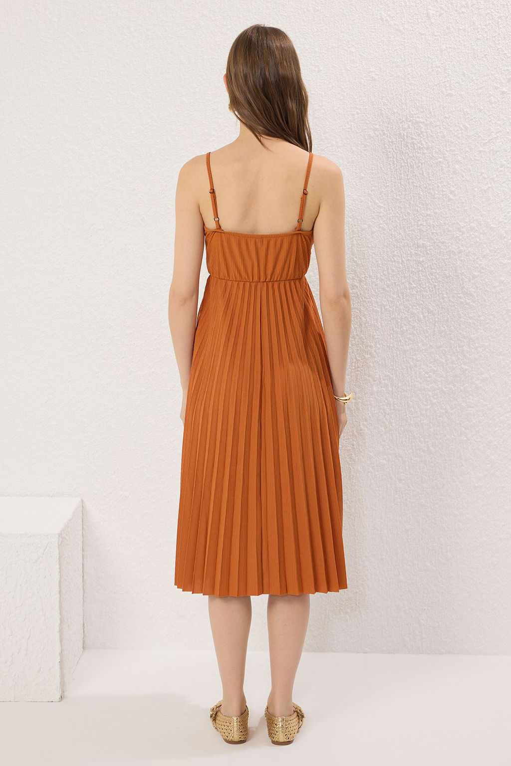 TRENDYOLMILLA Siyah Belden Ac?lanMidi Kruvaze Piliseli Ayarlanabilir Ask?l? Esnek Orme Elbise TWOSS20EL2729  фото 37