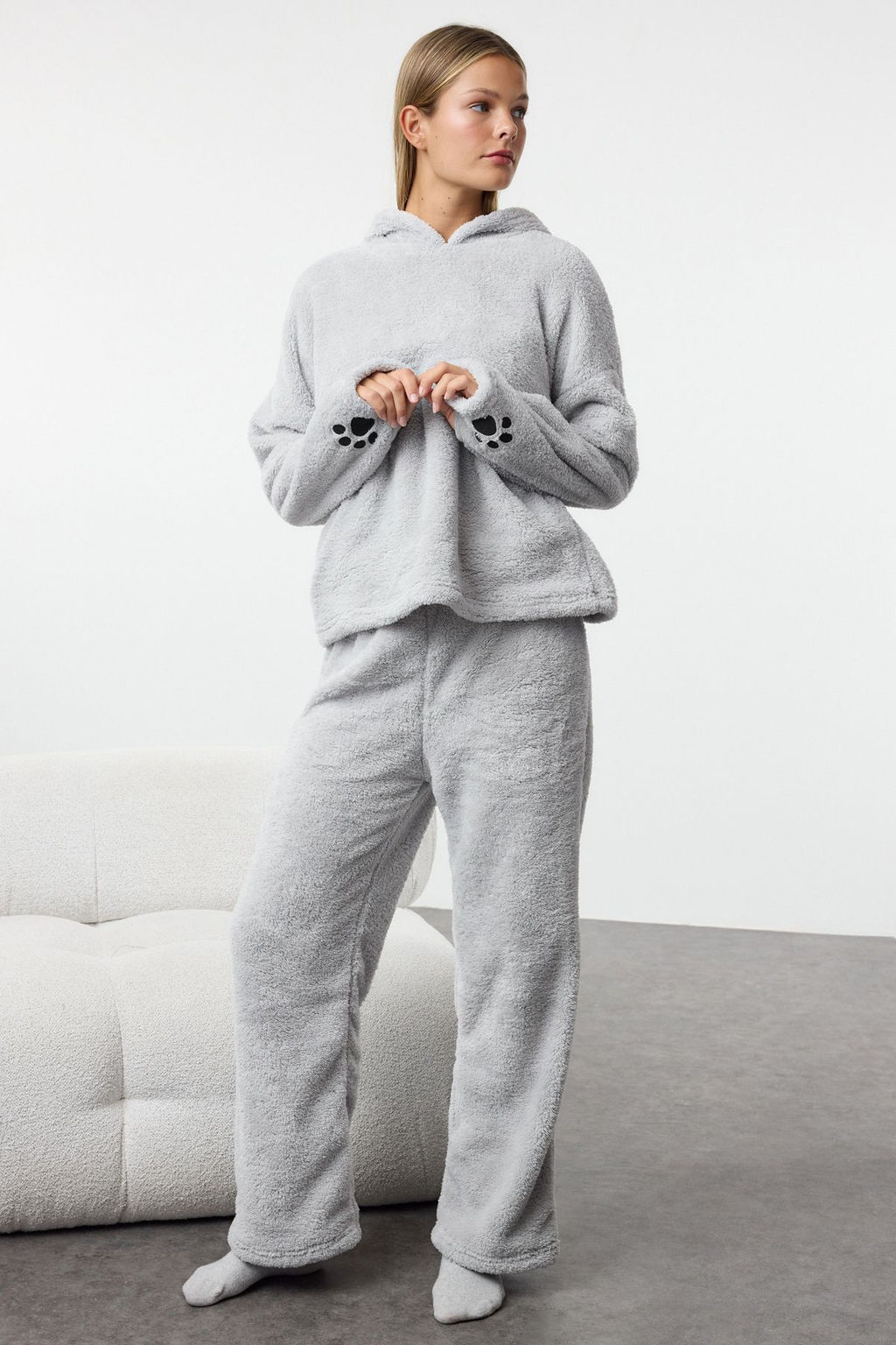 Gri Kapusonlu ve Nak?sl? Wellsoft K?sl?k Orme Pijama Tak?m? THMAW25PT00143