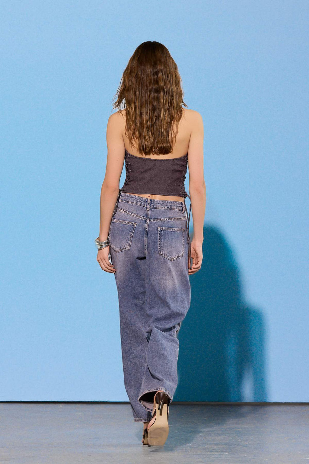 Limited Edition Mavi DOKUMLU Tas Detayl? Yuksek Bel Baggy Jeans TWOSS26JE00243 - Trendyolmilla фото 2