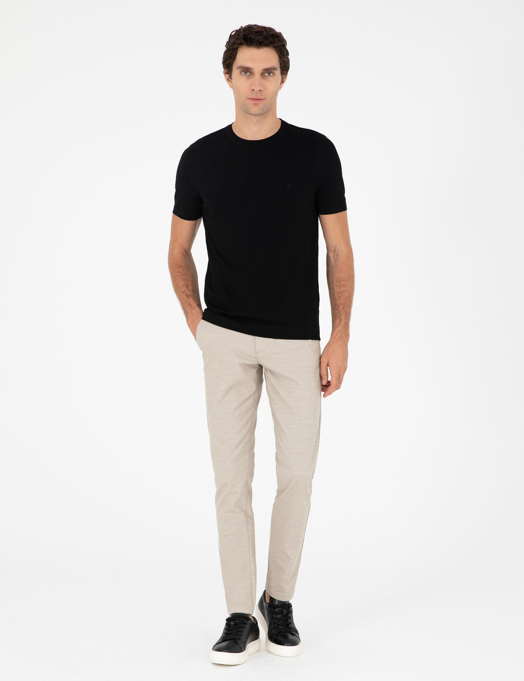 Черный приталенный крой из смесовой шерсти с круглым вырезом и трикотажным рукавом - Cacharel фото 4