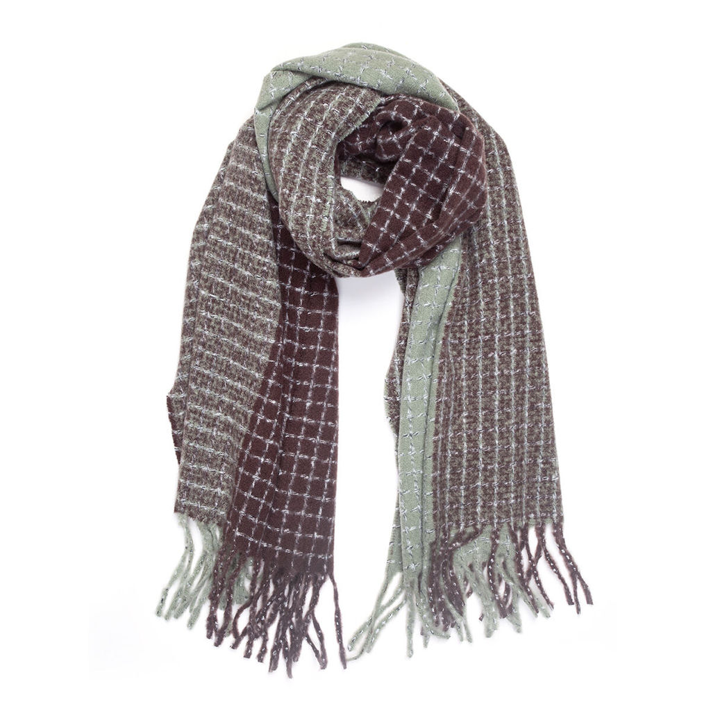 Палантин в бежевых тонах с оригинальным клетчатым орнаментом