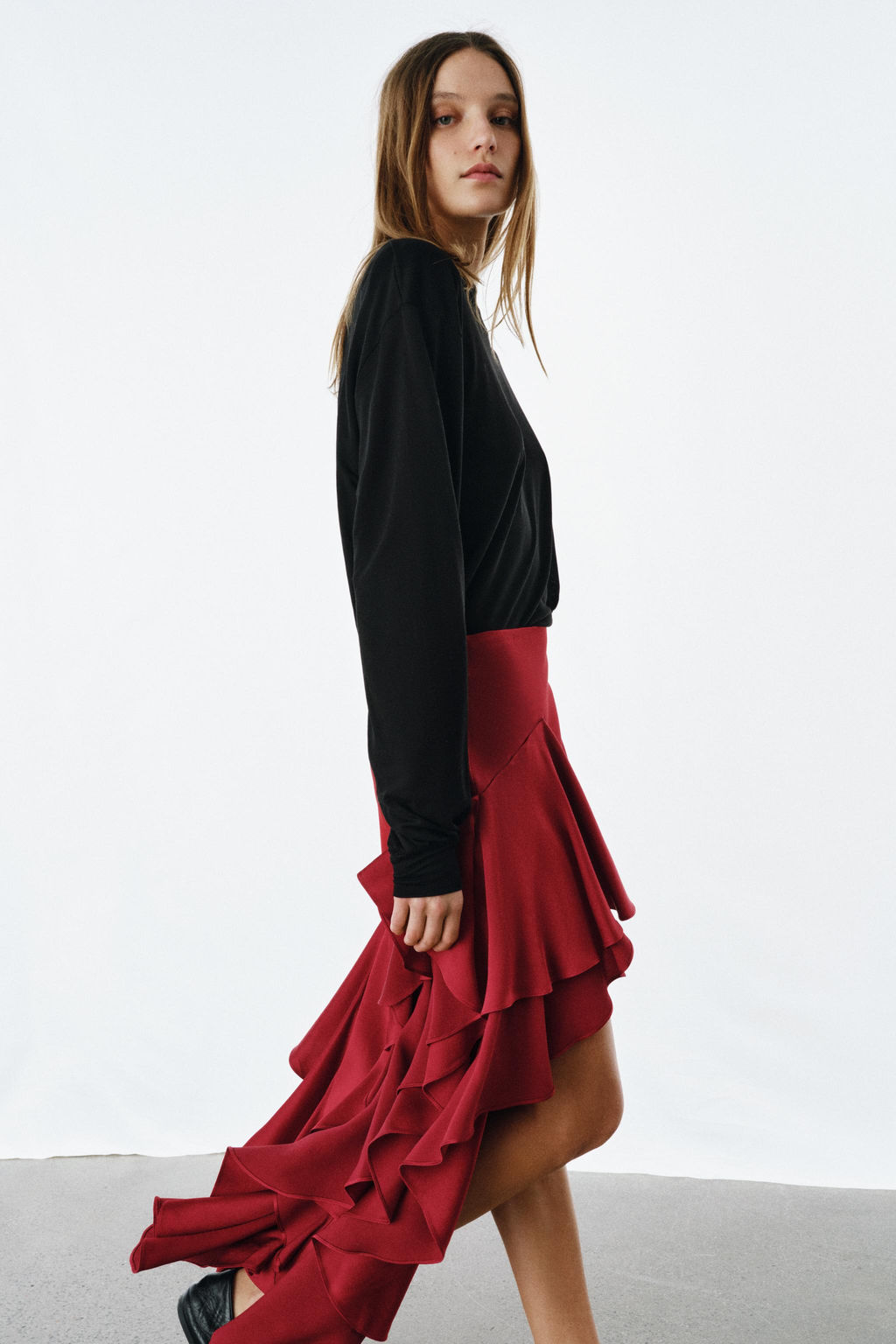 FALDA MIDI VOLANTES ZW COLLECTION / Rojo - Zara фото 6