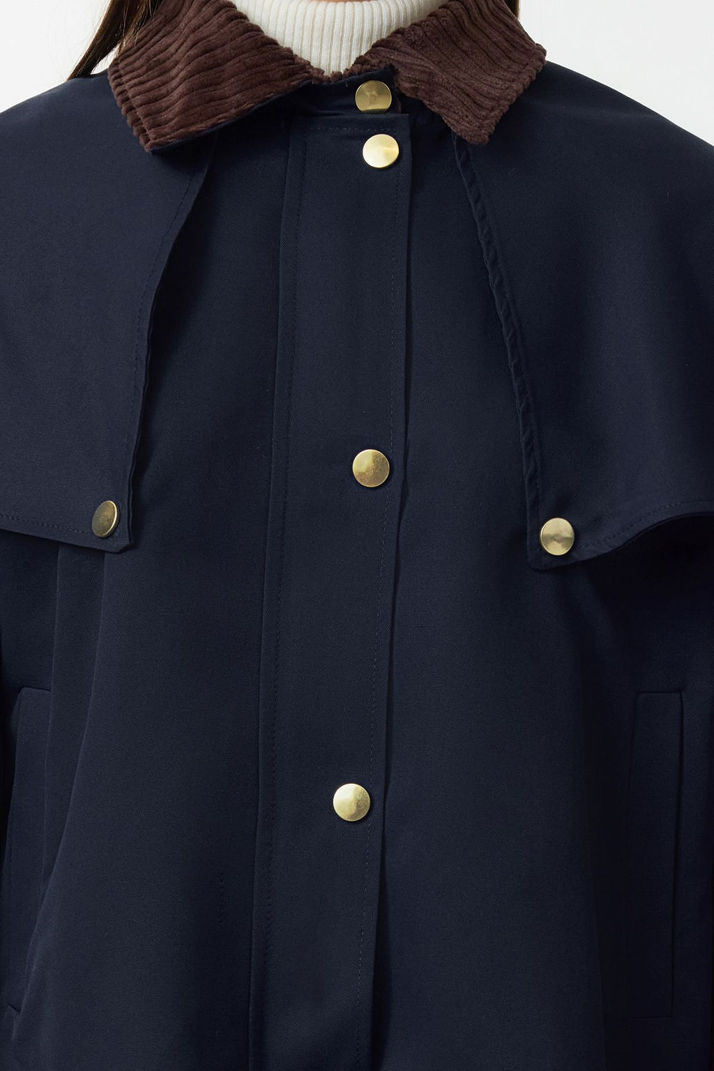 TRENDYOLMILLA Kahverengi Omuz ve Yaka Detayl? Pelerinli Oversize Ince Ceket Mont TWOAW25MO00206  фото 3