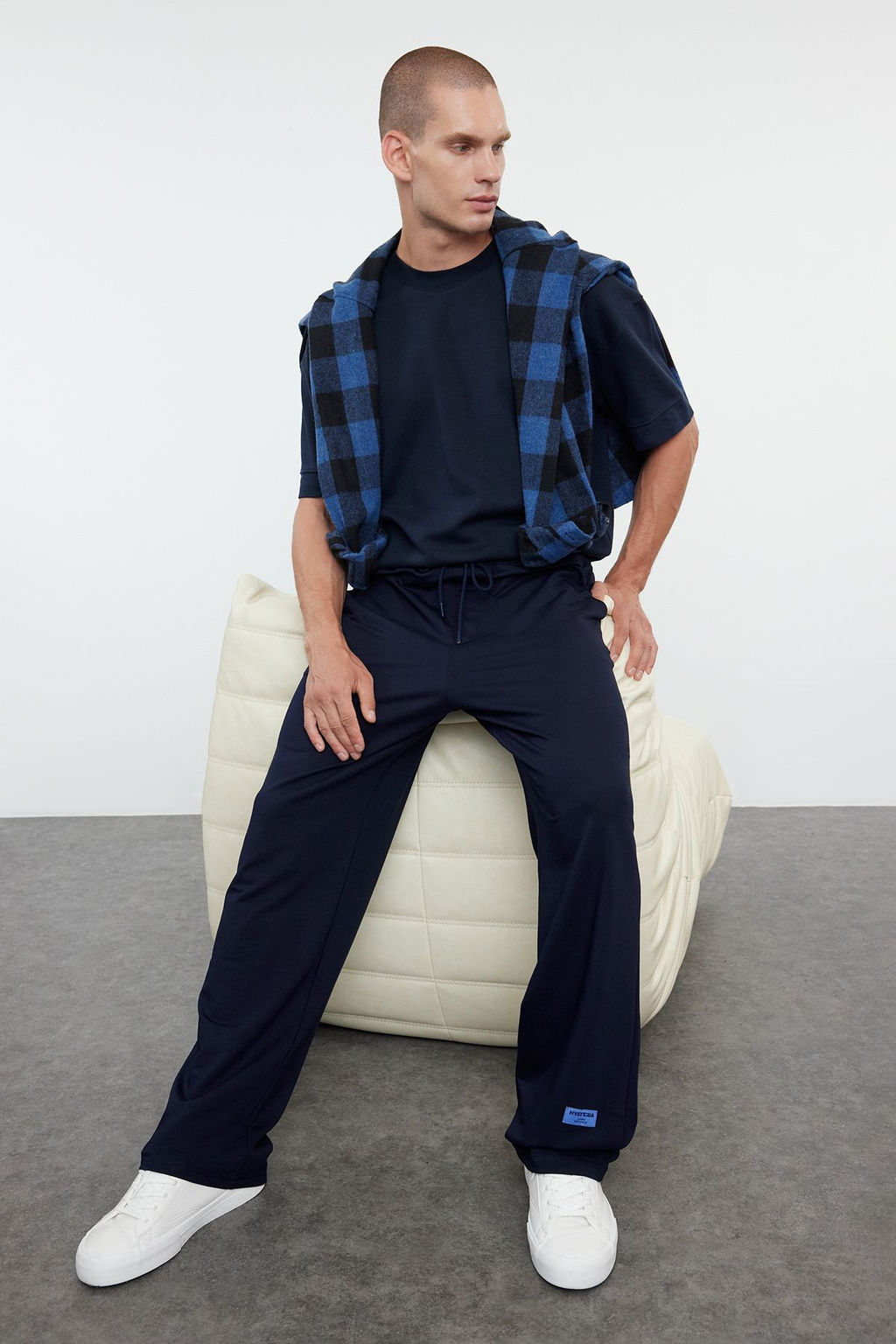 TRENDYOL MAN Lacivert Oversize/Rahat Kesim Lastik Belli Pacas? Etiketli Esofman Alt? TMNSS24EA00006 - Trendyolmilla фото 2