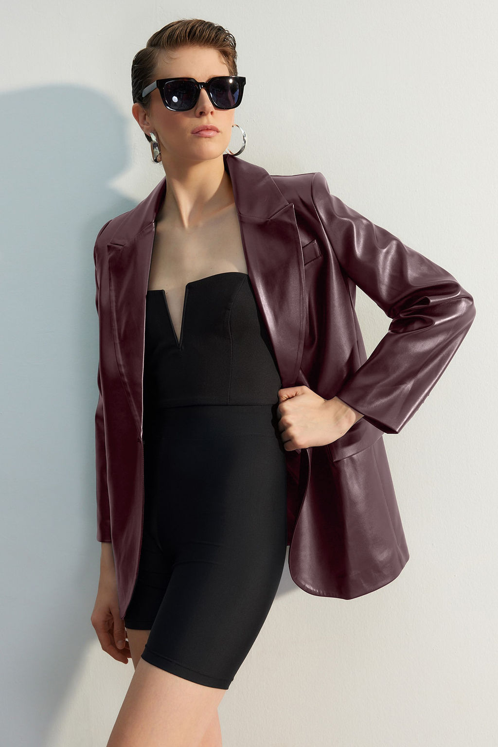 TRENDYOLMILLA Siyah Dokuma Oversize Suni Deri Blazer Ceket TWOSS23BC00049 фото 17