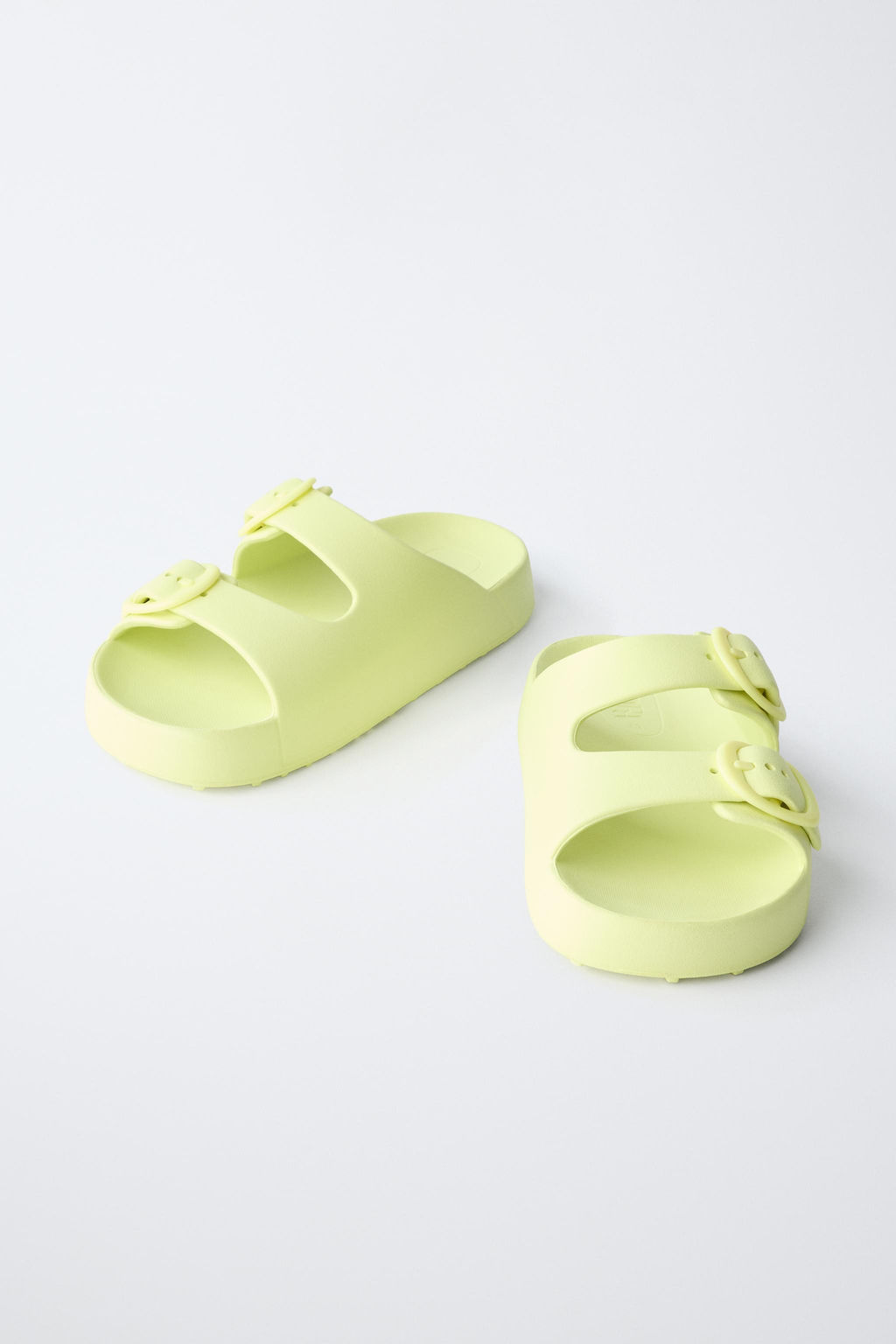 SANDALIA HEBILLAS ENGOMADA / Verde - Zara фото 3