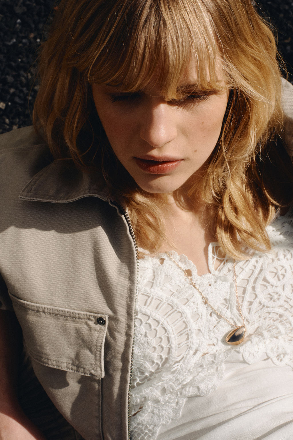 Top corto en mezcla de lino con detalles de encaje - H&m фото 2