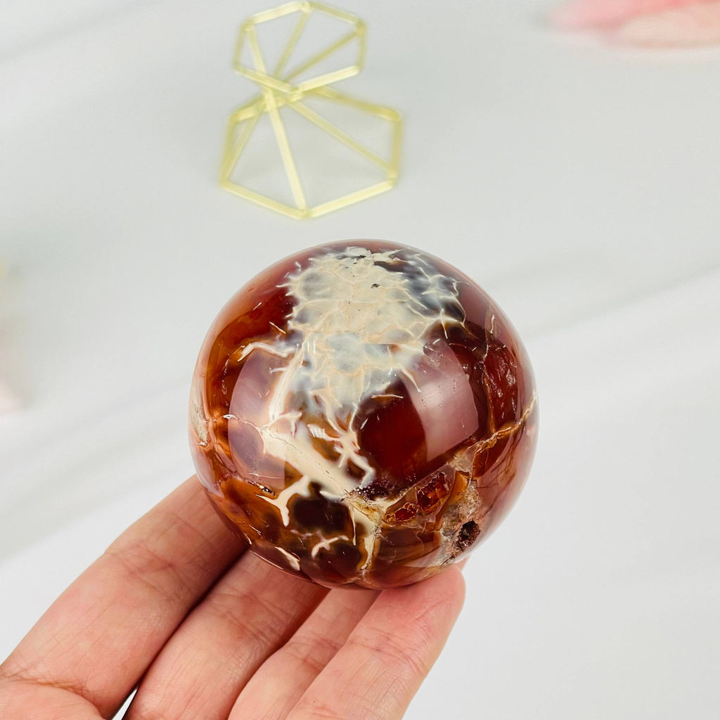 Шар из Сердолика на подставке
