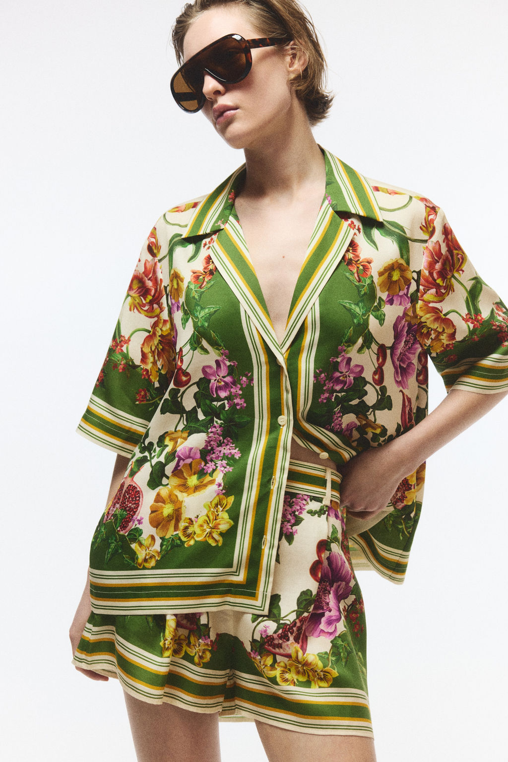 Pantal?n corto de lyocell con pinzas - H&m фото 4
