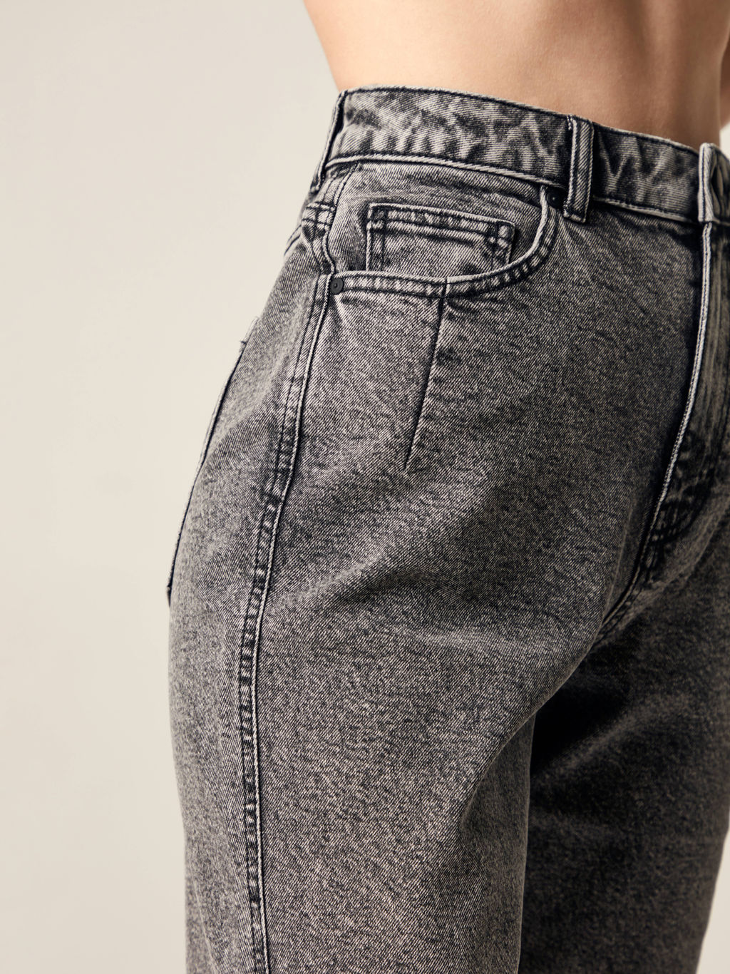 CONTE CON-484 Джинсы mom из плотного денима с вытачками по карманам acid grey