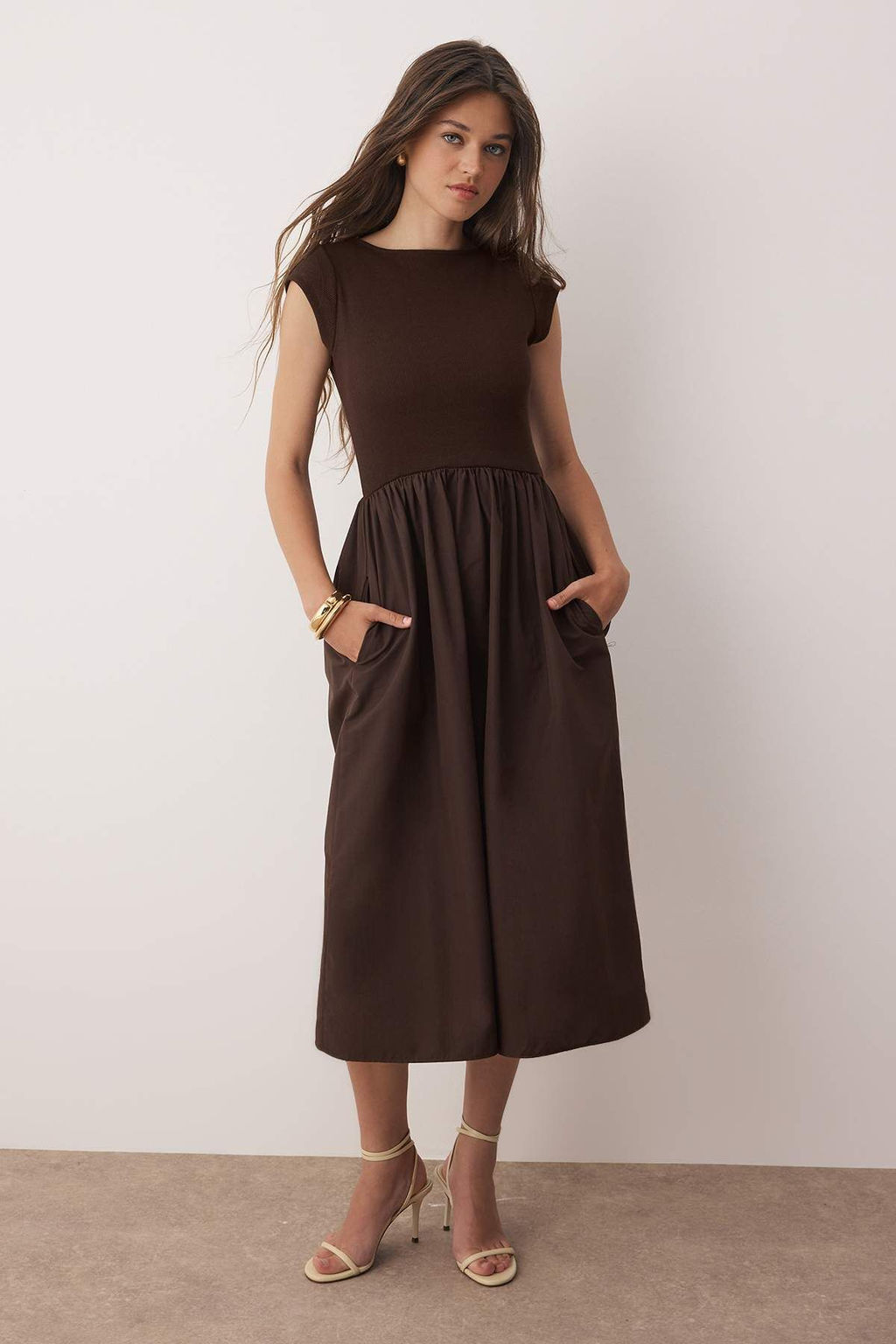 Kahverengi Ustu Esnek Fitilli Alt K?sm? Genis Terrycotton Kontrast Dokuma Elbise - Trendyolmilla фото 5