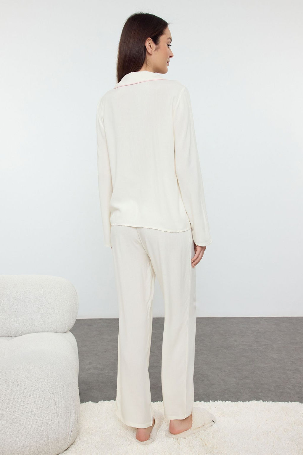 Trendyolmilla Ekru Kurdele/Fiyonk ve Biye Detayl? Viskon Dokuma Pijama Tak?m? THMAW25PT00032 фото 7