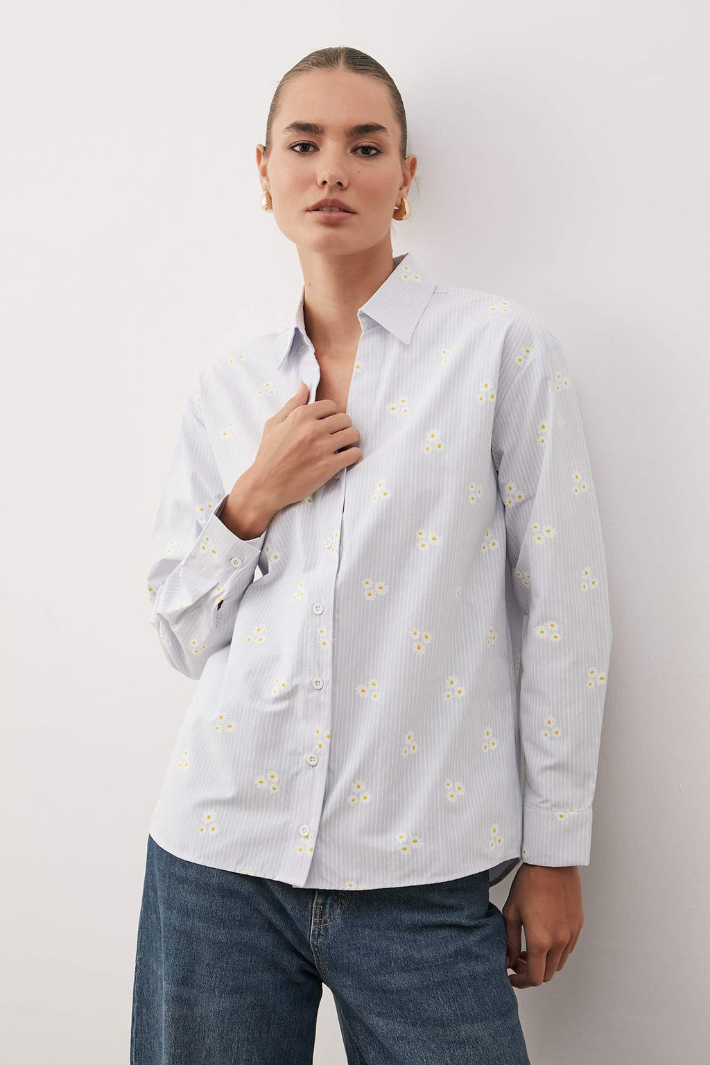 TRENDYOLMILLA Mavi Cizgili Cicek Desenli Pamuklu Oversize Genis Kal?pl Dokuma Gomlek TWOSS23GO00373  фото 10