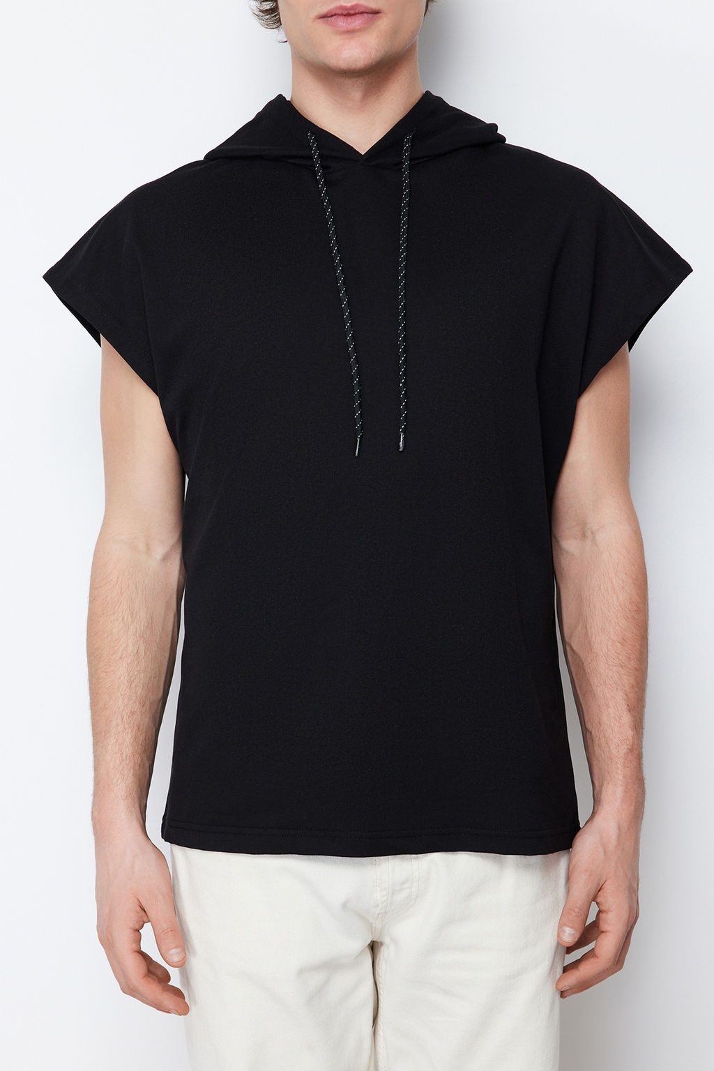 TRENDYOL MAN Siyah Kapusonlu Oversize/Genis Kesim K?sa Kollu Duz T-Shirt TMNSS20SW0148 - Trendyolmilla фото 4